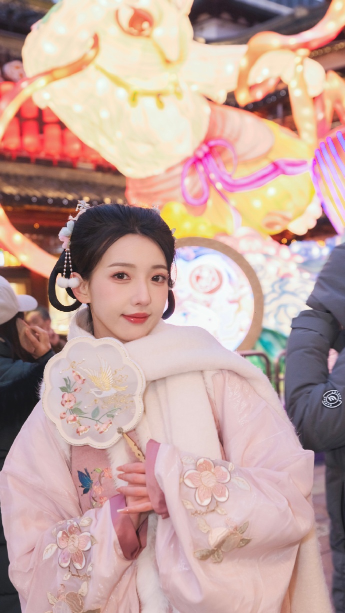 排队时也能渠道可验 · 黑色幽默